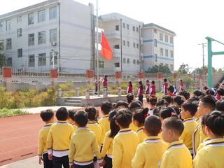 “衔”一抹春光  “接”一缕成长